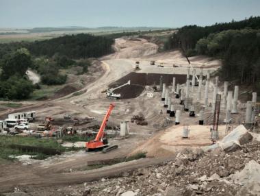 Вечерни новини: „Изпрани“ са 53 млн. лв. от парите за „Хемус“; Министерски трикове в държавна администрация