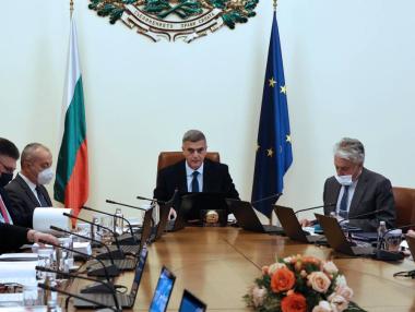 Правителството иска от ЕК разрешение да намали ДДС за тока и газа