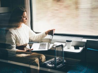 „Роуминг като у дома“ ще има поне до 2032 г.