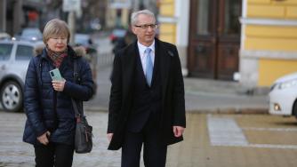 МОН въведе ново условие за присъственото обучение