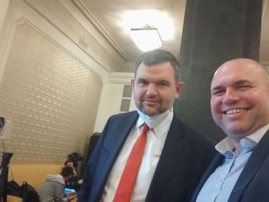 Владо Панев напуска ръководството на ДБ след селфито с Пеевски