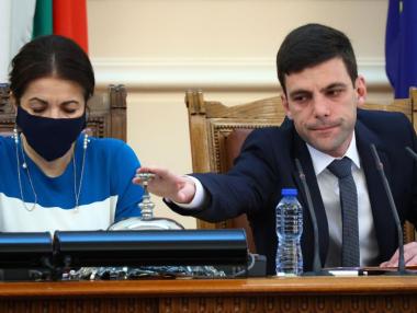 Председателят на НС свиква извънредно заседание на парламента