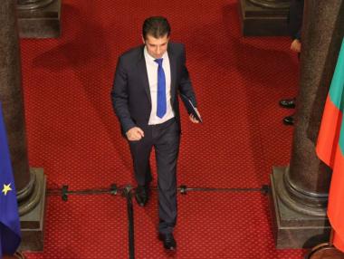 Петков: Обещавам да ходя по земята