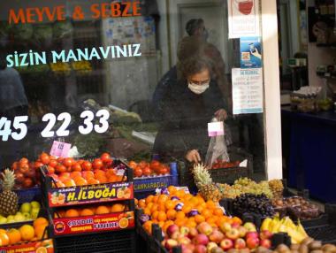 Потъването на турската лира няма край