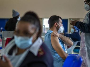 Ваксината на Pfizer предпазва на 70% от влизане в болница с Омикрон