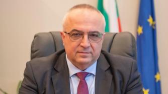 Шефът на КРС сам си е давал бонуси и сега ще бъде глобен