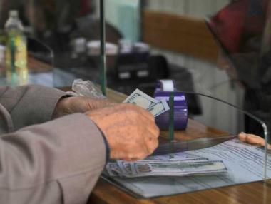 Турската лира вече се търгува над 15 за долар