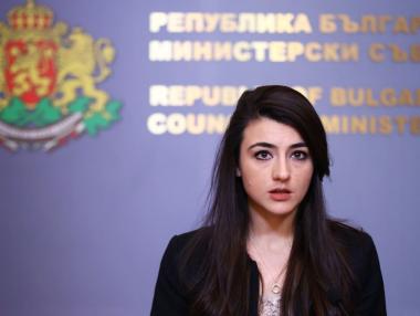 „Администрация без COVID“ – но чак напролет