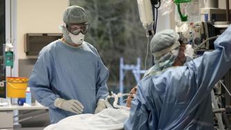 Предишно преболедуване на COVID-19 почти не пази от Омикрон