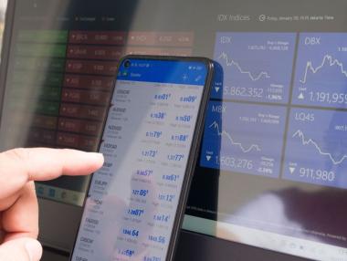 Омикрон и страхът от масови локдауни потопиха борсите