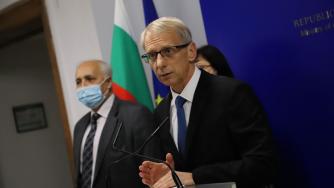 МОН въведе задължителен зелен сертификат за служителите си