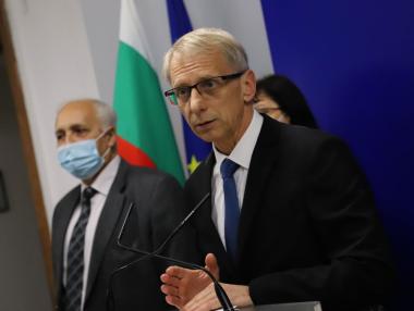 МОН въведе задължителен зелен сертификат за служителите си