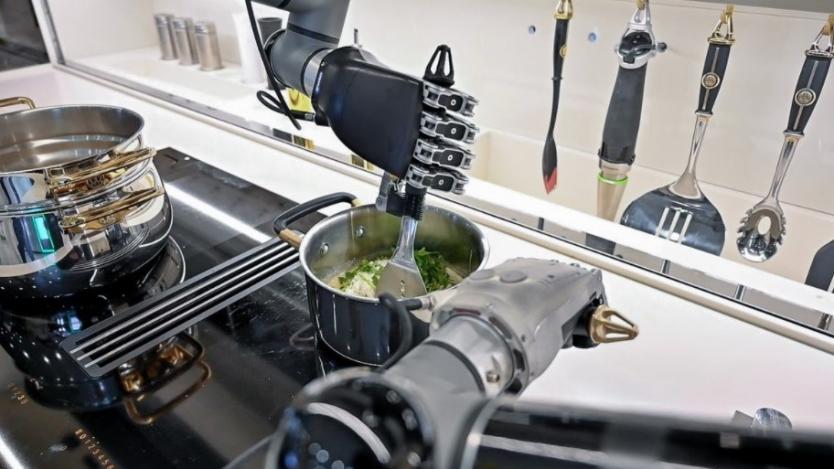 Кухня на бъдещето: Роботи приготвят коледната вечеря