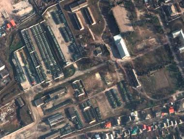 Русия продължава да трупа войски до границата с Украйна (нови сателитни снимки)