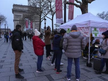 Франция съобщи за рекорден брой COVID болни за денонощие