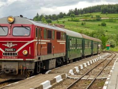 Бързи и бавни влакове