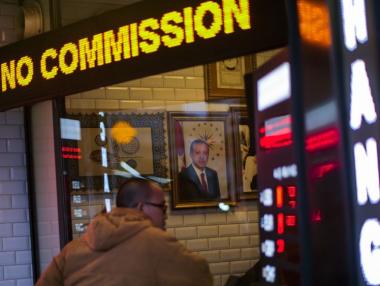 Турската лира отчете най-лошата година от две десетилетия