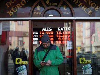 Инфлацията в Турция достигна 19-годишен връх и лирата отново падна