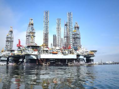 След поскъпването петролът тръгна надолу