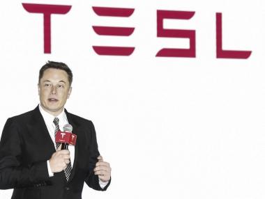 Илон Мъск е първият човек с богатство над $300 милиарда