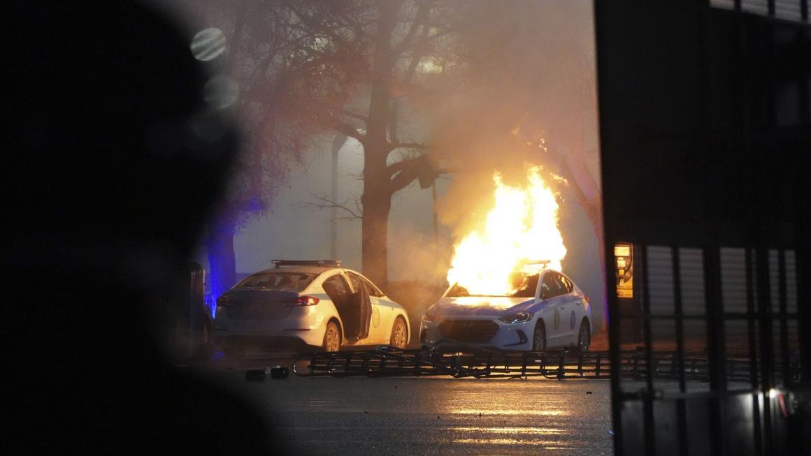 Галерия :: Снимка 12 :: Безредиците в Казахстан в снимки}