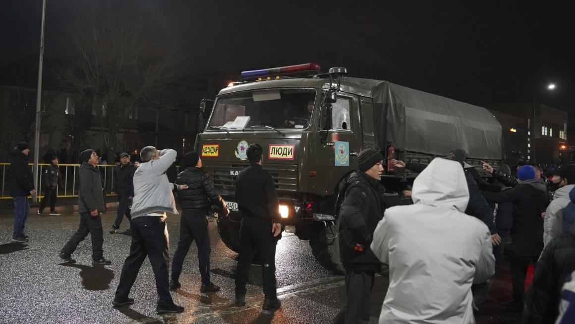 Галерия :: Снимка 3 :: Безредиците в Казахстан в снимки}