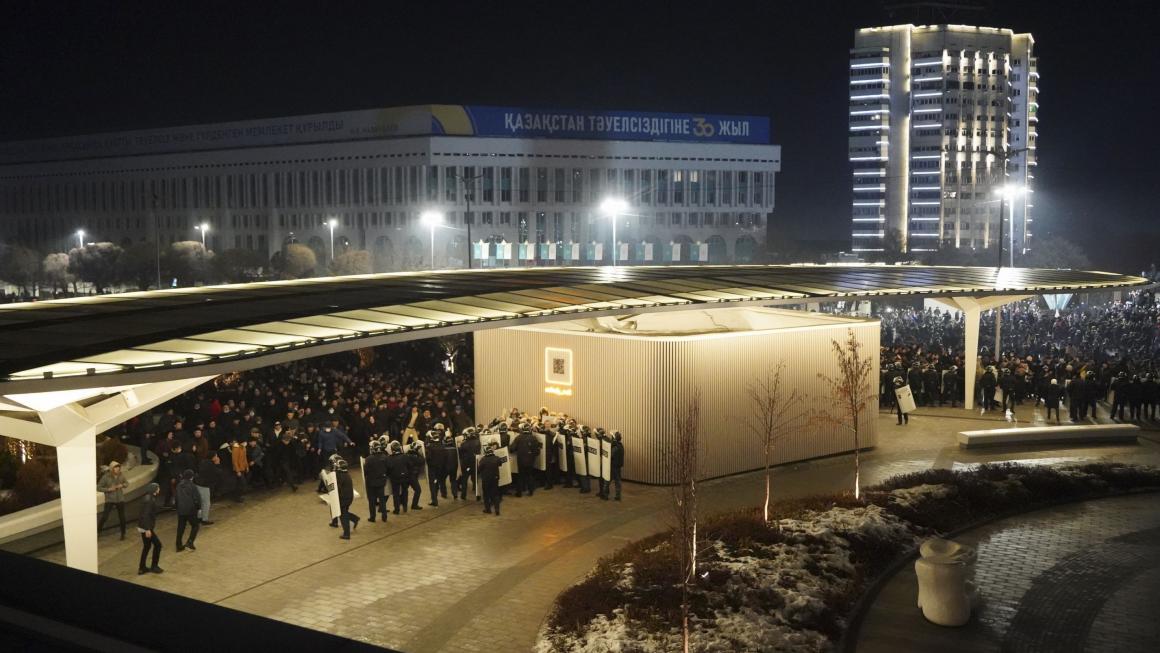 Галерия :: Снимка 8 :: Безредиците в Казахстан в снимки}