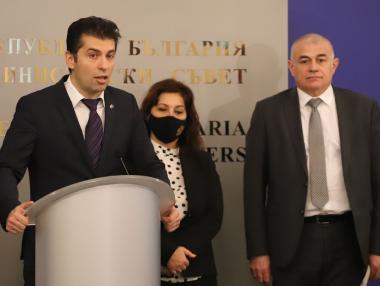 Вечерни новини: Кабинетът смени 9 областни управители; Петков разпредели отговорностите по държавните политики