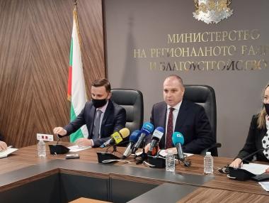 МРРБ започва с ремонт на най-разбитите пътища в страната