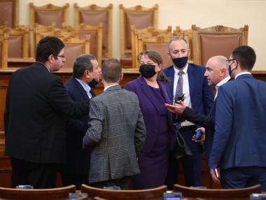 Вечерни новини: Задължителен зелен сертификат за депутатите; Нови промени в Плана за възстановяване