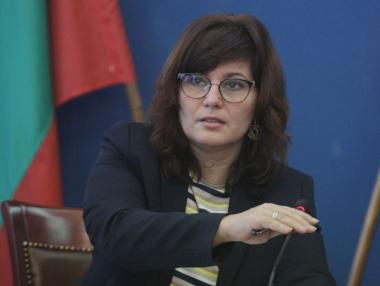 МЗ прекрати процедурата за COVID тестове за учениците