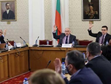 Депутатите приеха набързо в комисия извънредния бюджетен закон