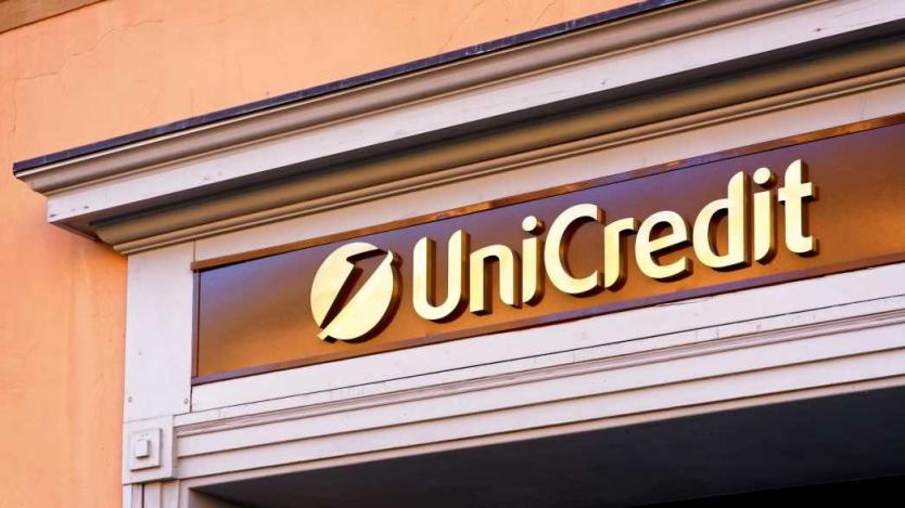Unicredit обмисля придобиване на голяма банка на пазар, от който всички бягат