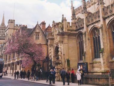 Великобритания е най-близо до излизане от пандемията