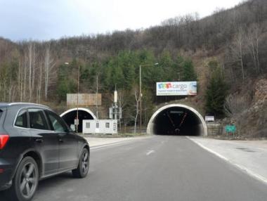 Караджов обещава бързо построяване на тунела под Шипка