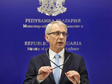 Приоритетите на МОН: Безплатни детски градини и по-високи учителски заплати