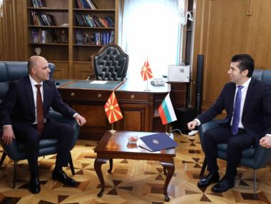 Петков и Ковачевски обещаха въздушна линия до два месеца