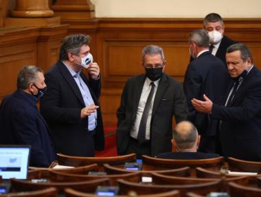 Вечерни новини: България ще спасява европейски банки; ДПС срещу „модела джипка“