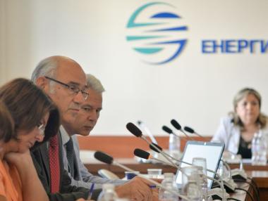 Управляващите направиха първата стъпка към промяната на КЕВР