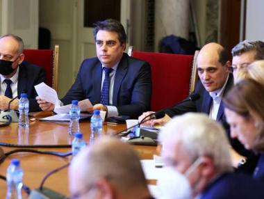 Депутатите се съгласиха да спасят COVID добавките от колекторите