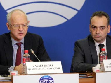 Бизнесът предлага вдигане на осигурителния таван по швейцарското правило