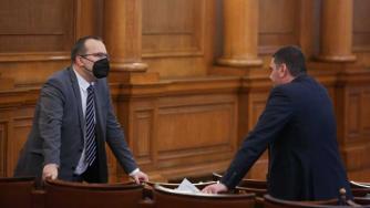 Без подкрепа от опозицията управляващите промениха КЕВР