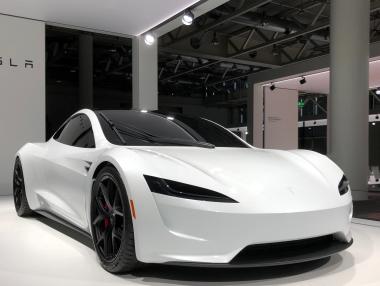 След нов рекорд Tesla очаква още по-силна 2022 г. и пълен автопилот