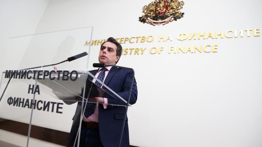 Бюджетът на Василев получи остри критики от бизнеса и синдикатите