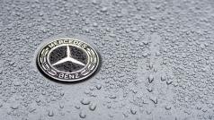 Автомобилният гигант Daimler AG вече официално се казва Mercedes Benz Group