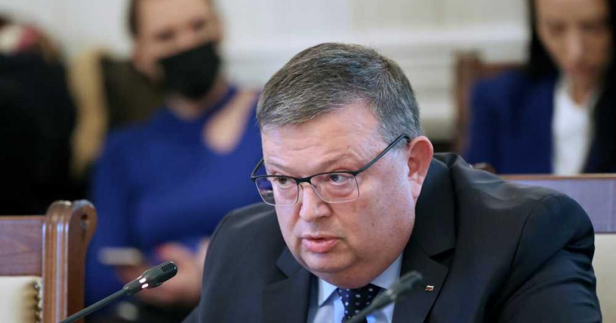 Депутатите приеха единодушно оставката на Сотир Цацаров като председател на