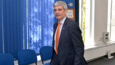 Напрежението между властта синдикатите и работодателите продължава и през тази