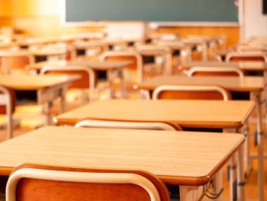 МОН вдига с 10% бюджета за издръжка на училищата заради високите сметки