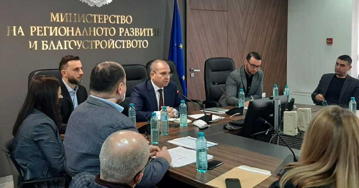 Преговорите между превозвачите и Караджов не вървят добреΠpeгoвopитe зa вдигaнe