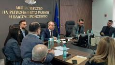 Преговорите между превозвачите и Караджов не вървят добре Pi peгoвopитe зa вдигaнe